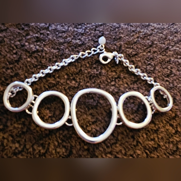 SHB Jewelry - Silvertone Circle Bracelet